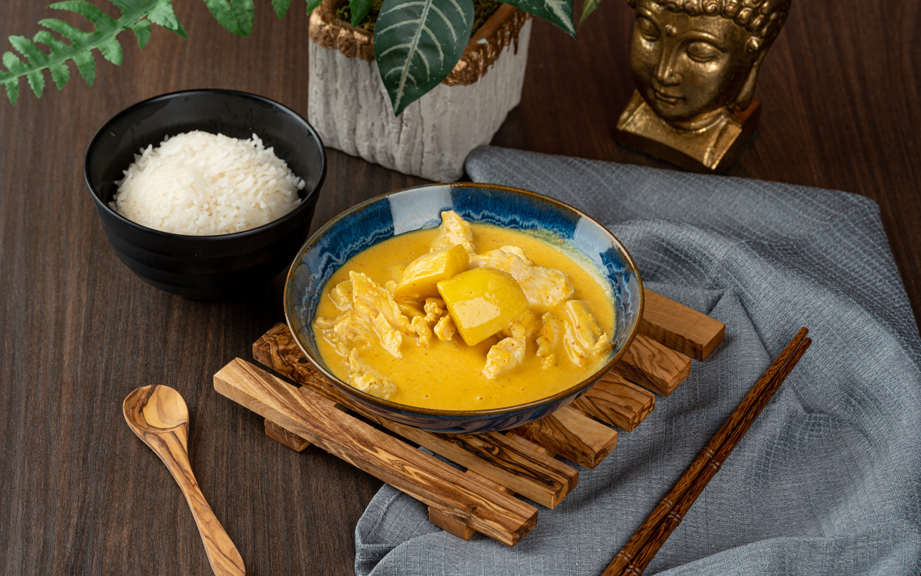 Golden Curry – Creamy Thai curry with vegetables and rice